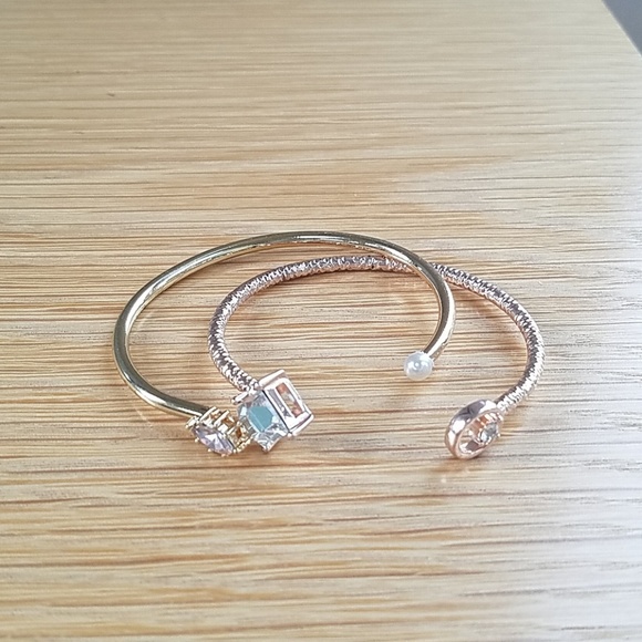 Bracelets - Picture 1 of 4